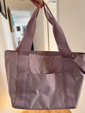 The BÉISics Tote in Atlas Pink